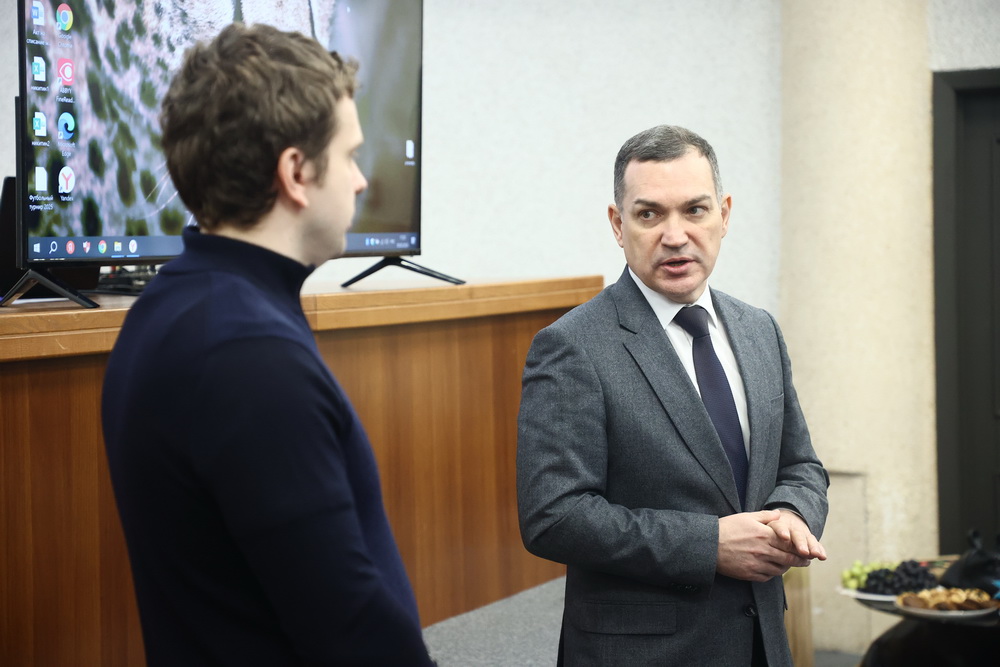 Директор зоопарка Андрей Шило и мэр Максим Кудрявцев