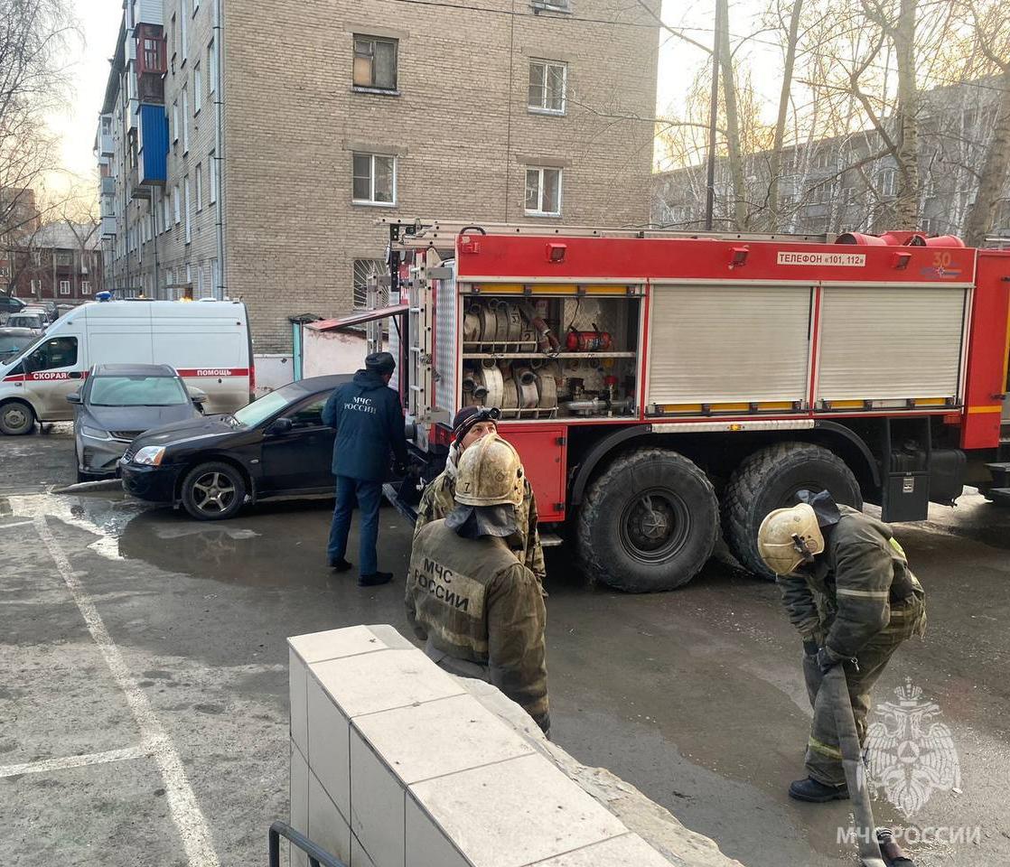 В Новосибирске эвакуировали жителей задымлённой девятиэтажки