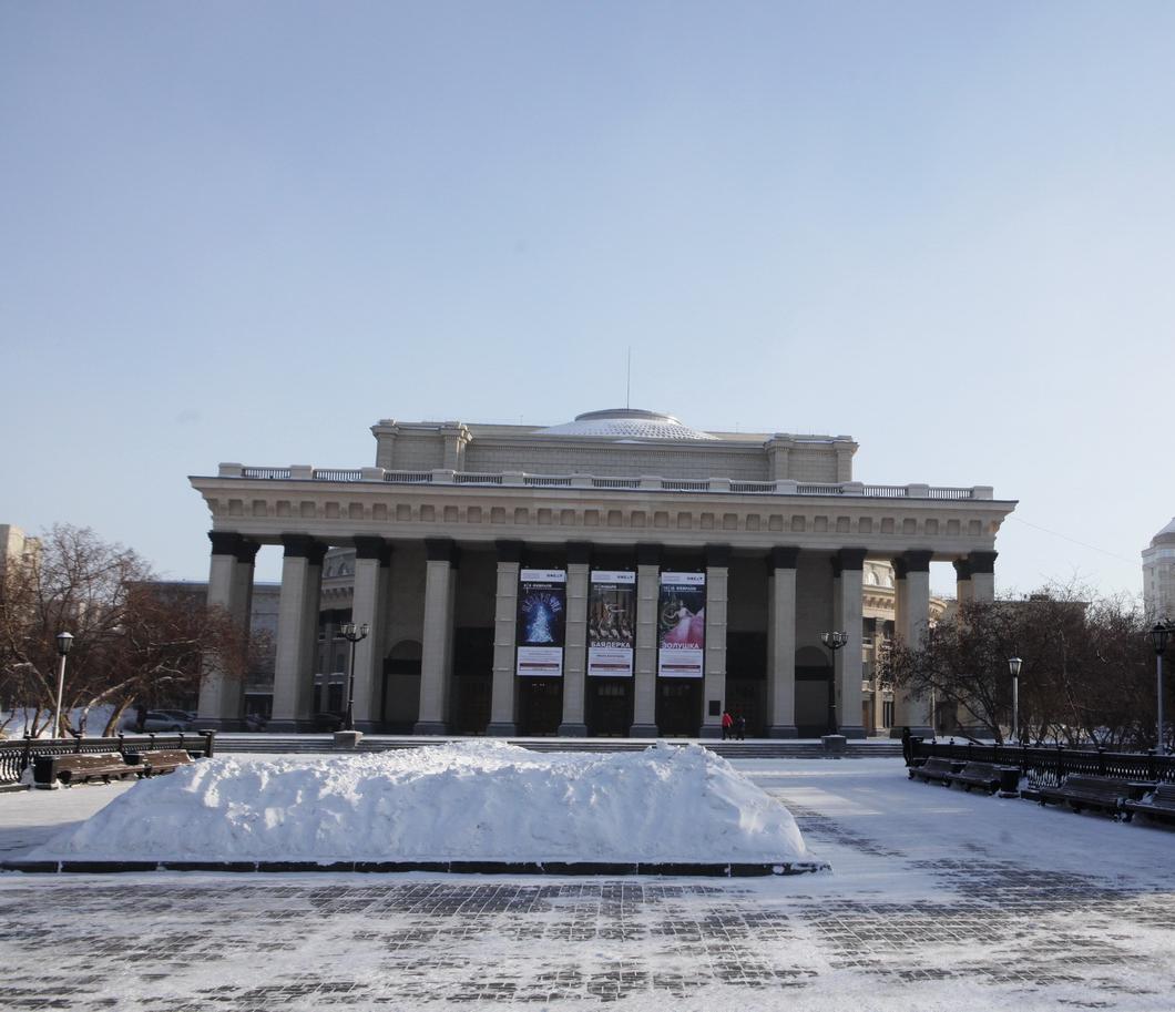 Архитектору Оперного театра поставили стелу на Заельцовском кладбище