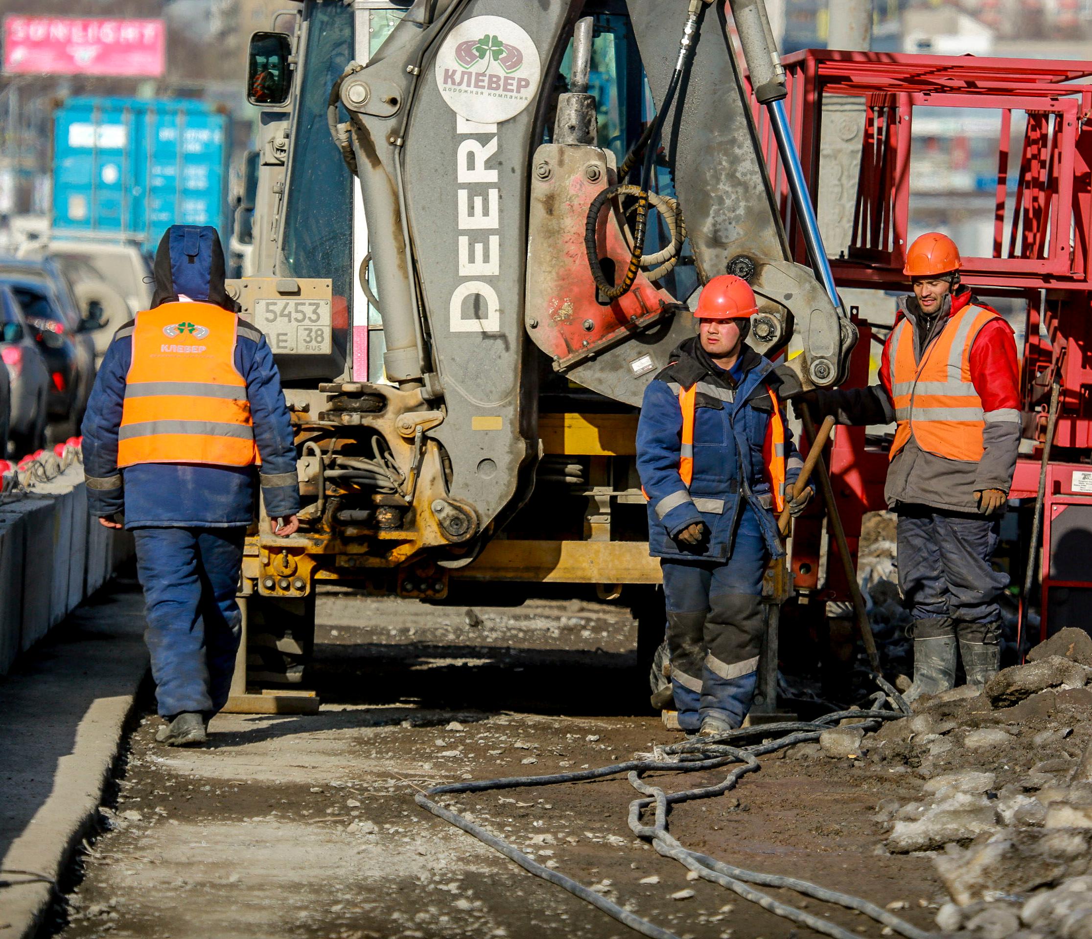 На Октябрьском мосту Новосибирска начали обустраивать водоотвод