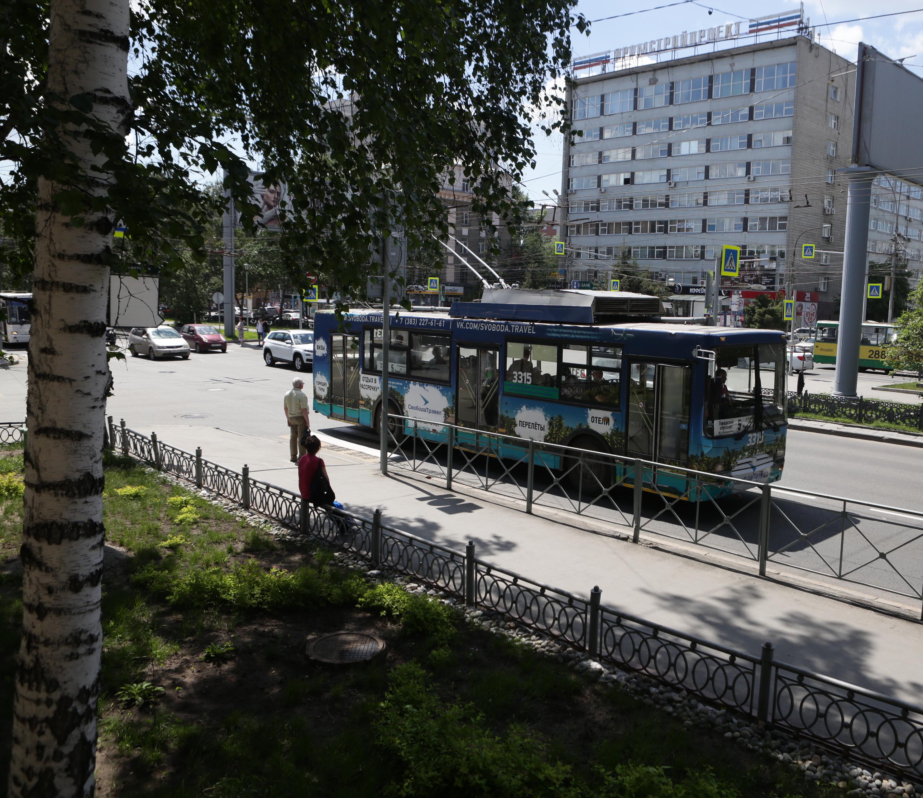 Транспорт пустят в объезд репетиций парада Победы в Новосибирске