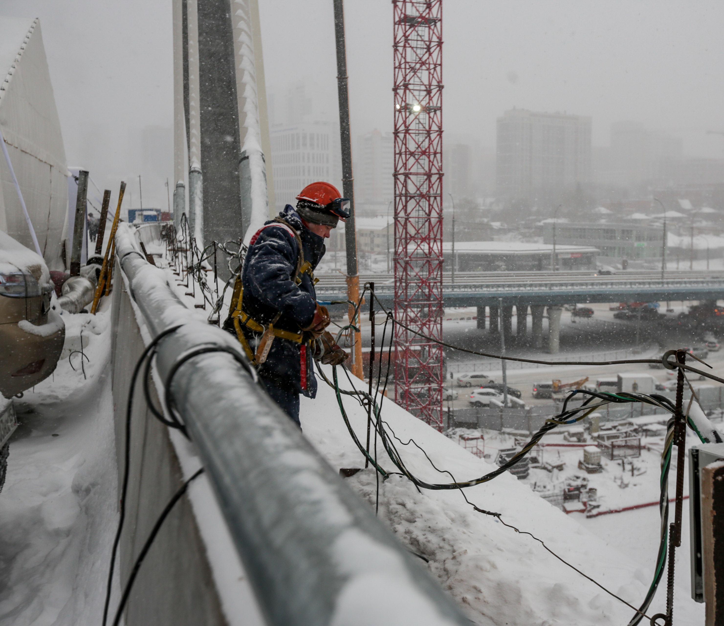 Лёд тронулся: что происходит на стройке четвёртого моста в Новосибирске