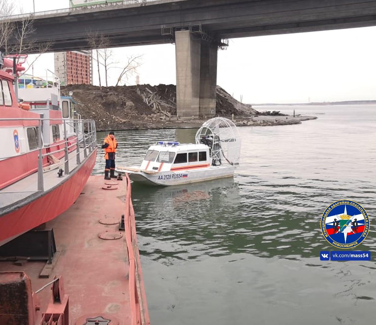 Девушка упала с моста в Новосибирске после ссоры с мамой