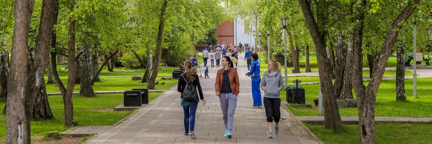 Сайт люди новосибирска. Новосибирск люди. Сквер читатели Новосибирск. Как выглядят люди в Новосибирск. Новосибирск фото людей.