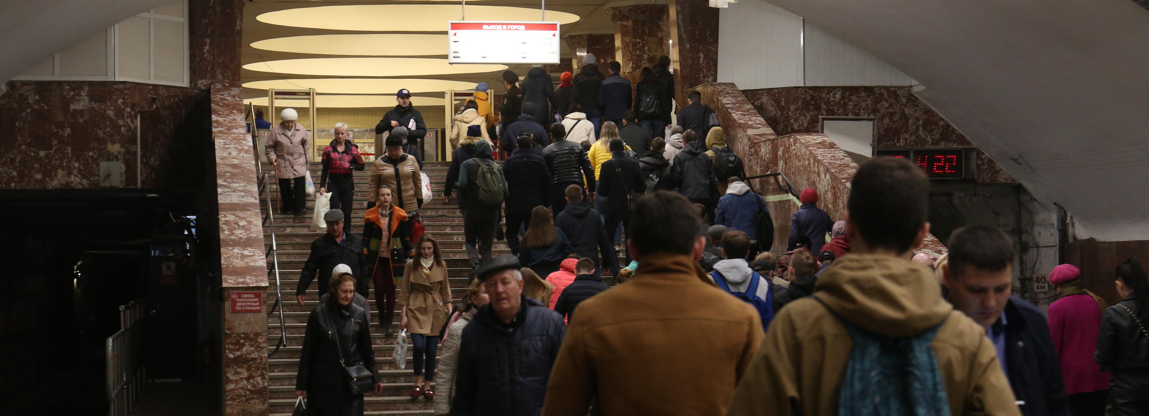 Будет ли закрыт город. Локоть в метро.