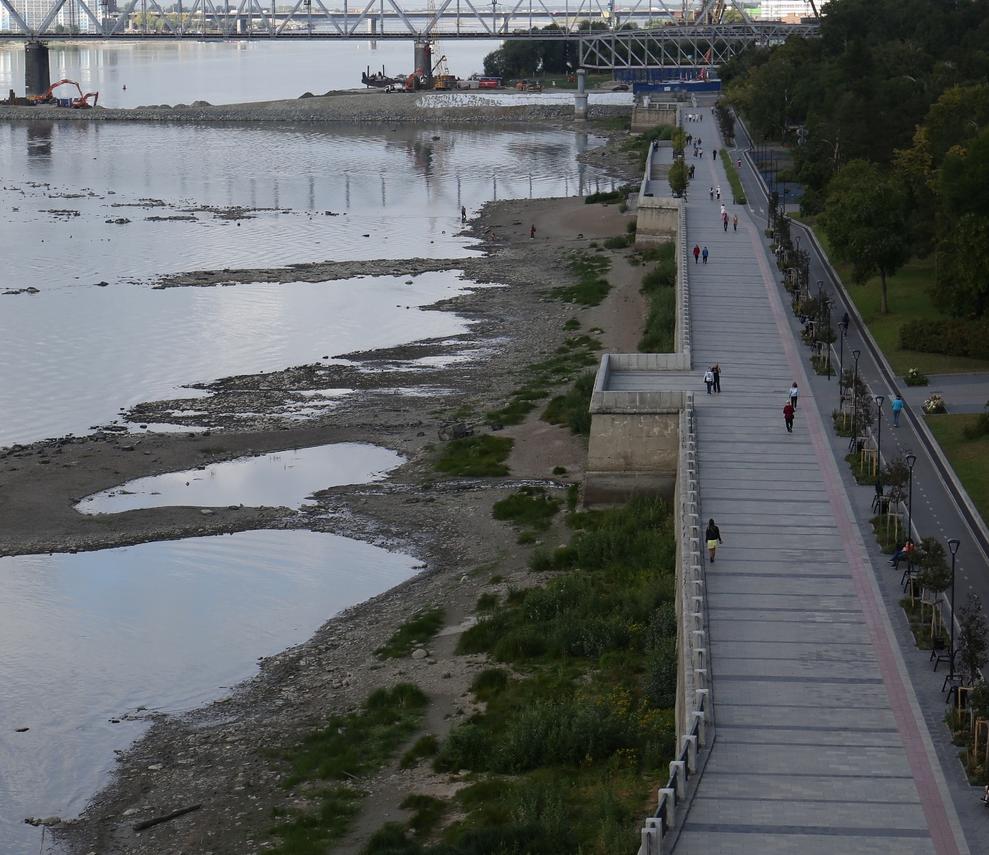 В Новосибирске вода в Оби сильно отошла от берегов