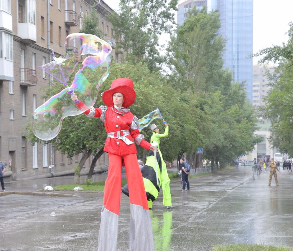 Новосибирцев научат делать мыльные пузыри на Троллейном жилмассиве