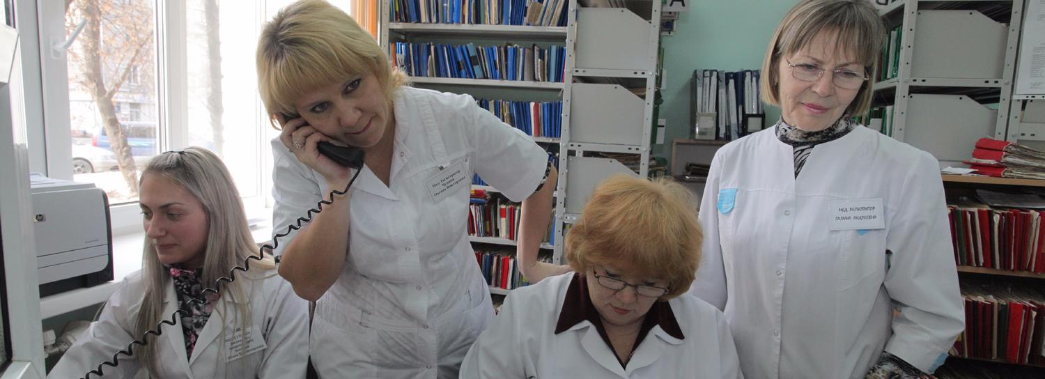 поликлиника кобрин. фельдшер в поликлинике. заместитель министра здравоохранения омск. оптимизаторы минздрава. минздрав нсо поликлиники.