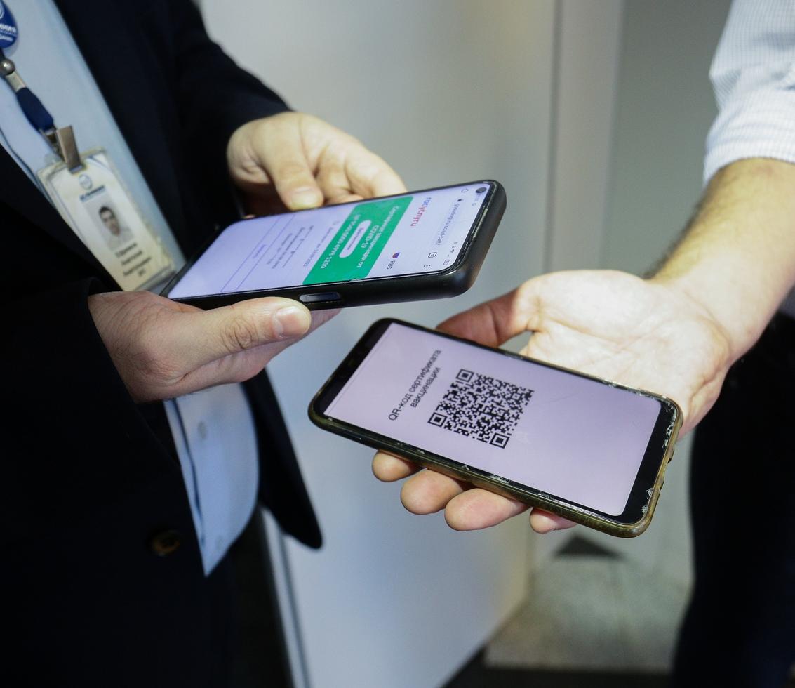 Систему не обманете: как проверяют QR-коды в Новосибирске