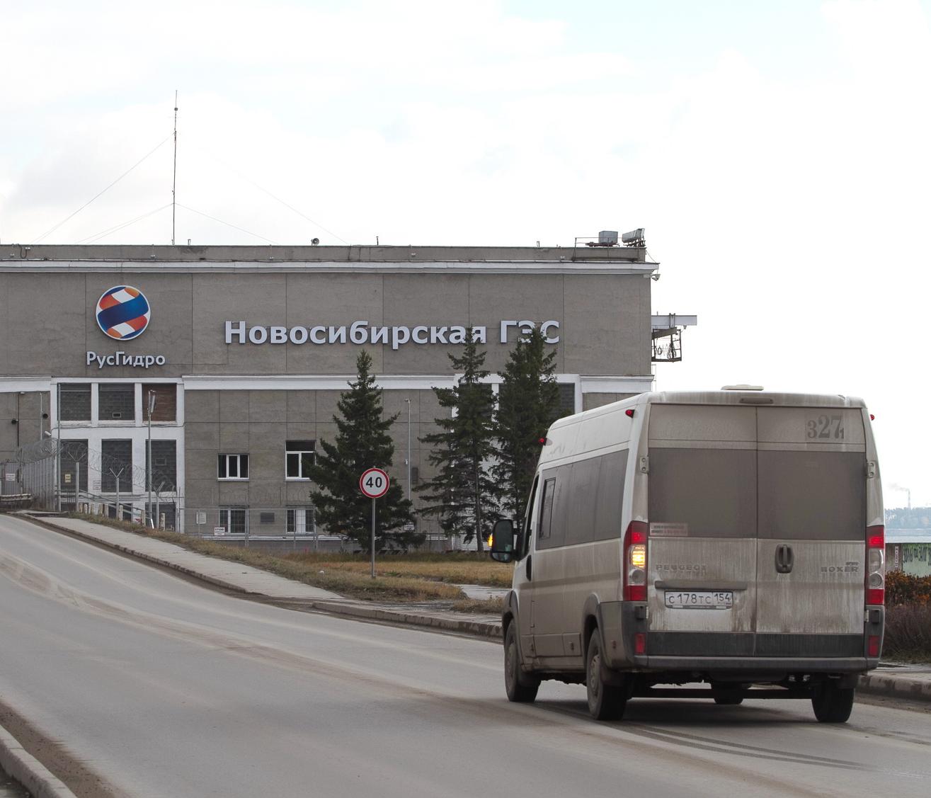 В Новосибирске запрещён проезд большегрузов по дамбе ГЭС