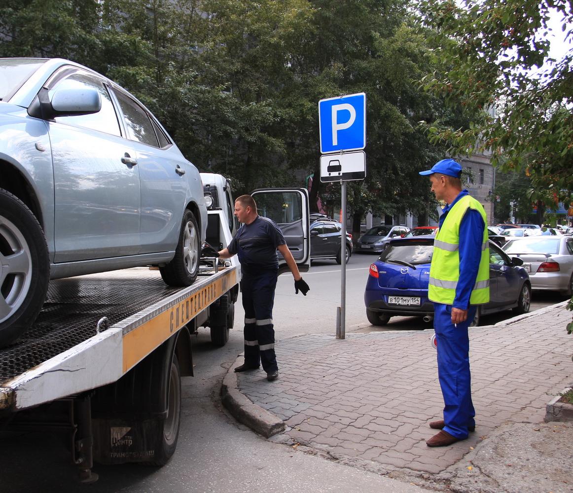 Парковку запретят с 25 августа между домами на Владимировской