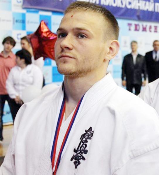 Чемпиона мира по каратэ убил 66-летний сотрудник автосервиса Чемпиона мира по каратэ убил 66-летний сотрудник автосервиса
