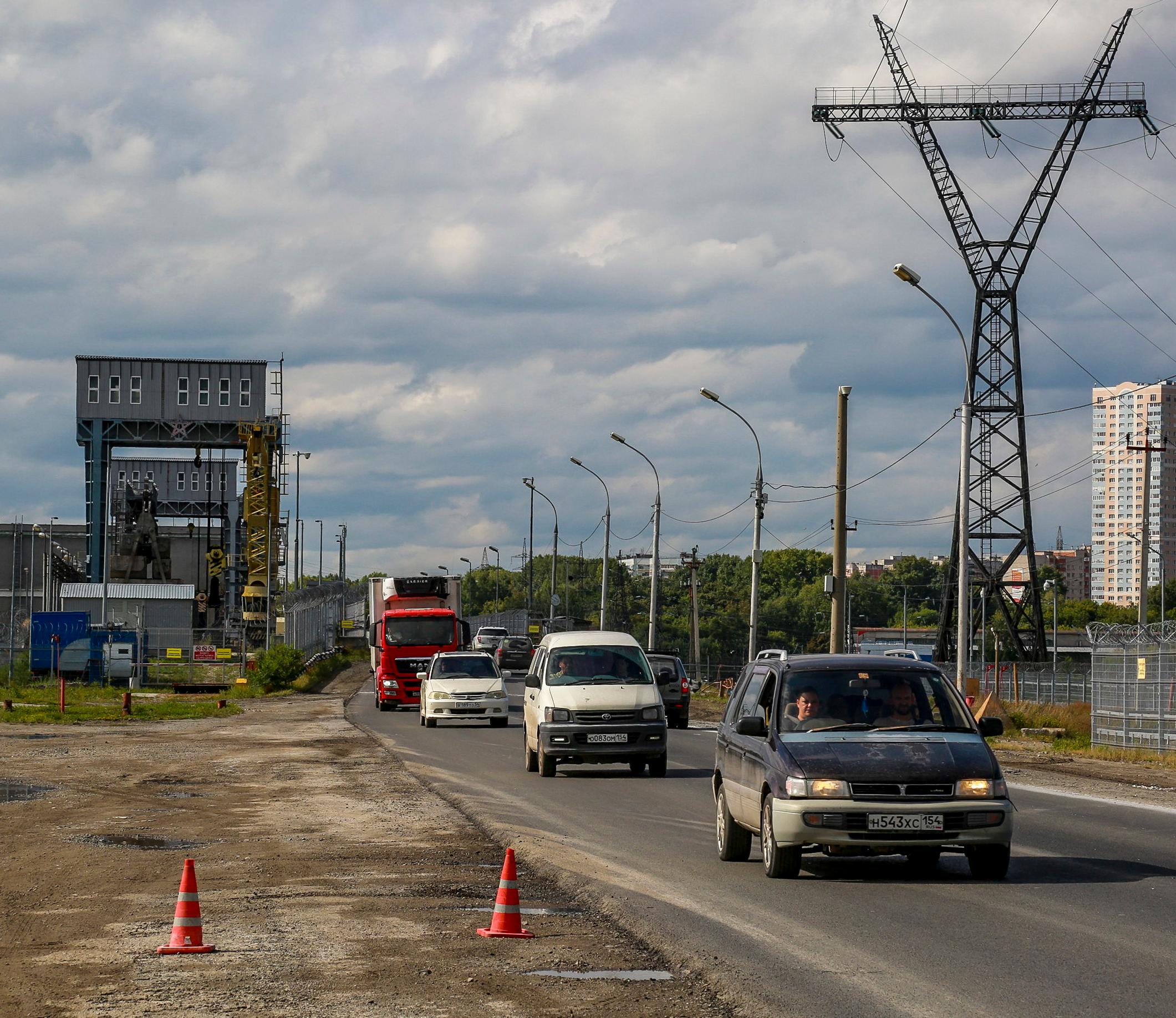 Ремонт 4,5 км дороги заканчивают на дамбе ГЭС в Новосибирске