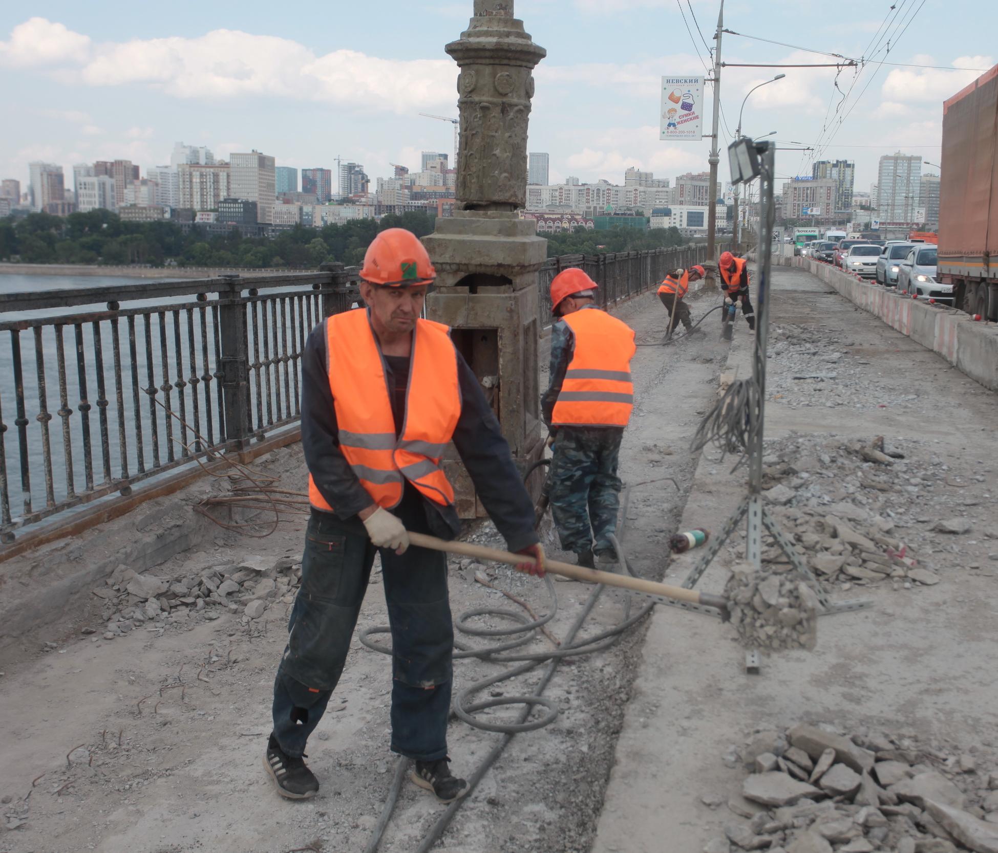 Чугунные перила Октябрьского моста восстановят в первозданном виде