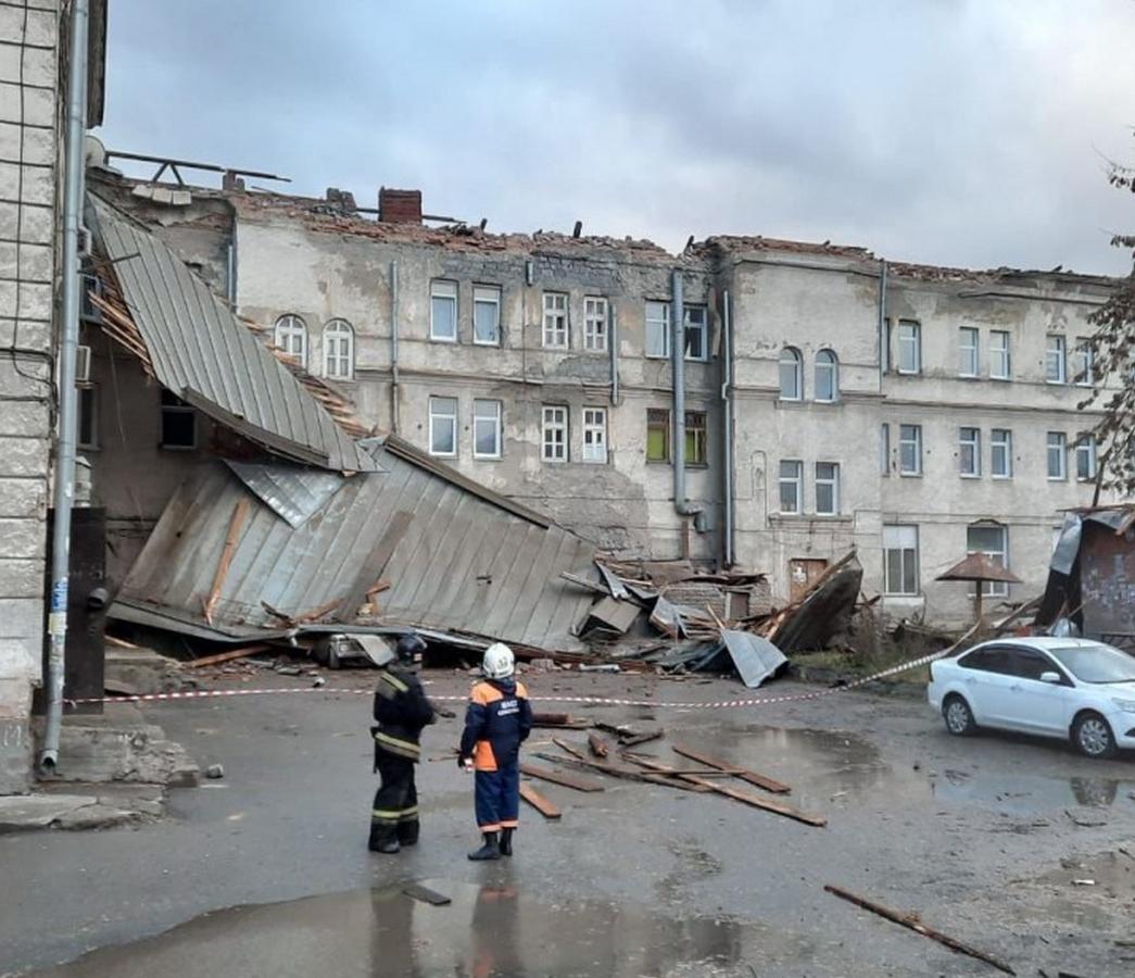 Упавшие деревья и унесённые крыши: в Новосибирске оценили ущерб от ветра