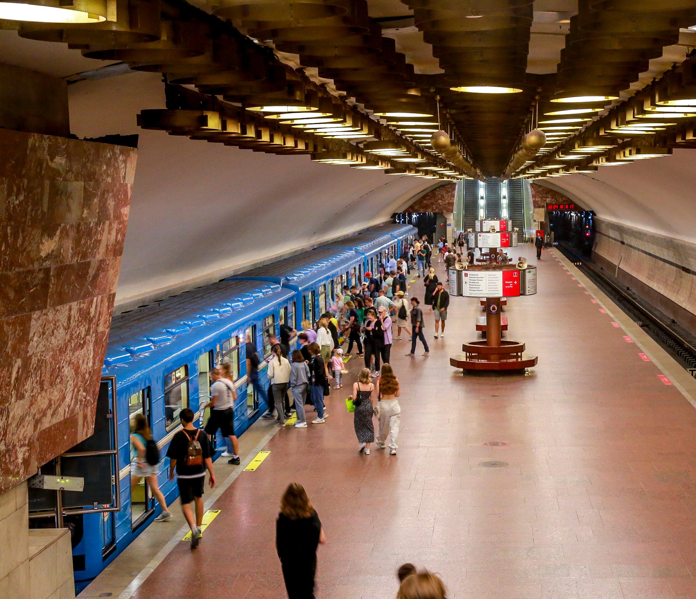 Метро Новосибирска в День города продлит работу до часу ночи