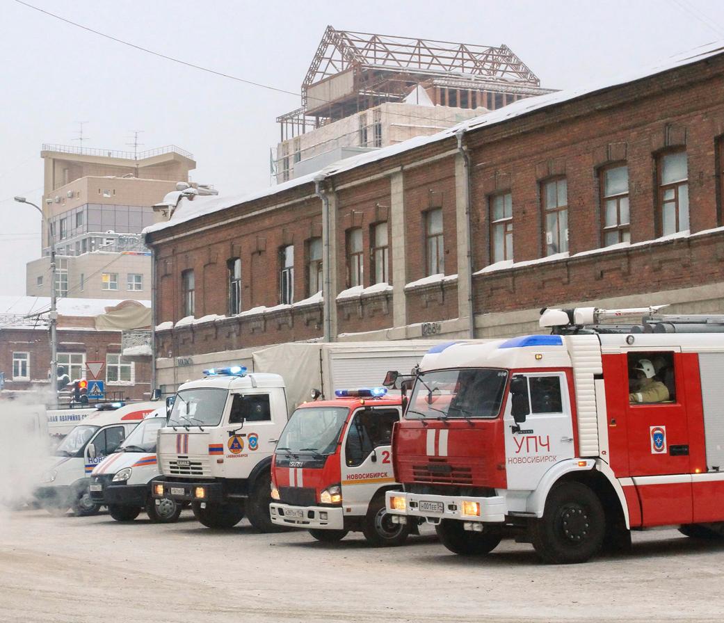 Многодетные новосибирцы жалуются пожарным на курящих соседей