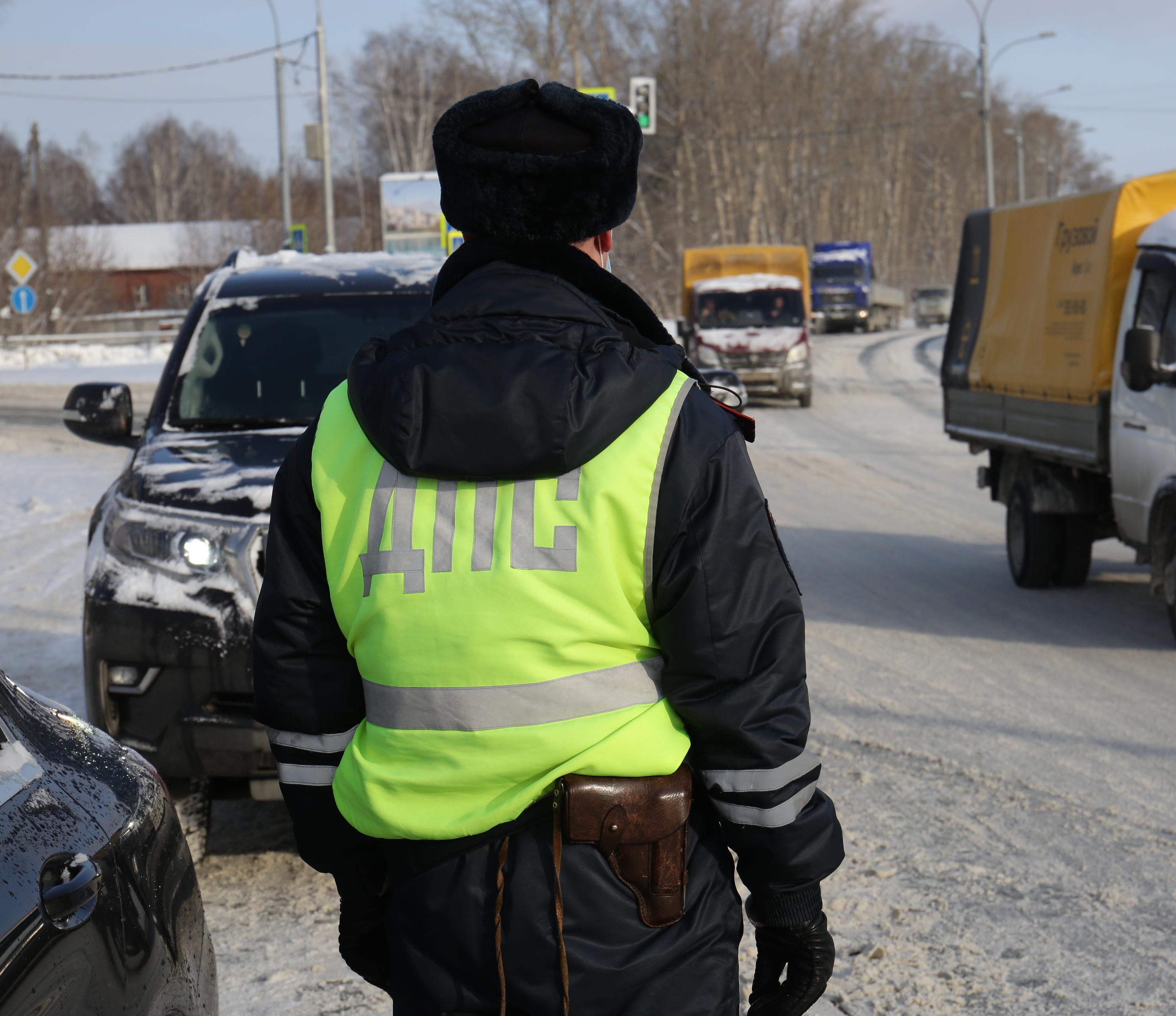 Инспектор ГИБДД доставил беременную женщину в роддом в Новосибирске