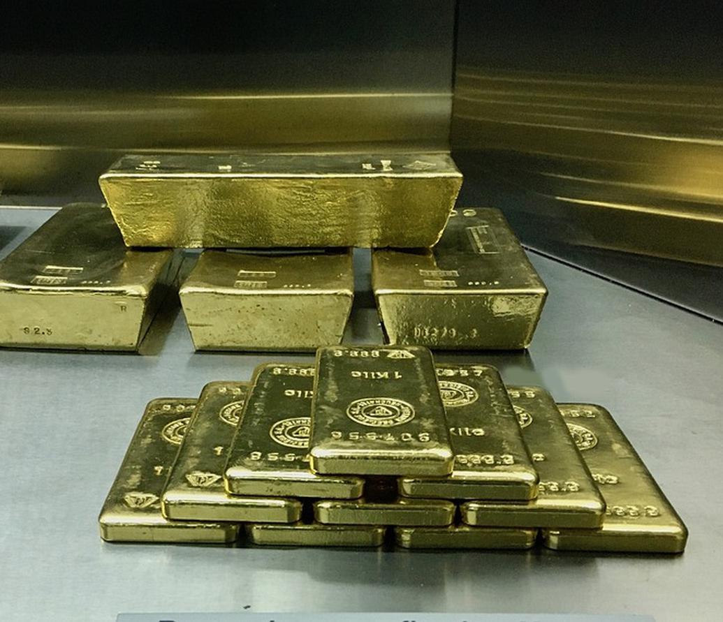300 кг золота. Слиток золотой. Аффинажный завод Новосибирск. Аффинированное золото. Аффинажный слиток США.
