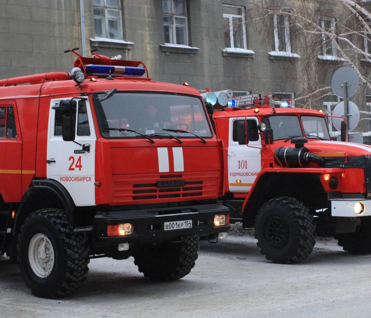 Новогодний фейерверк поджёг балкон девятиэтажки в Новосибирске