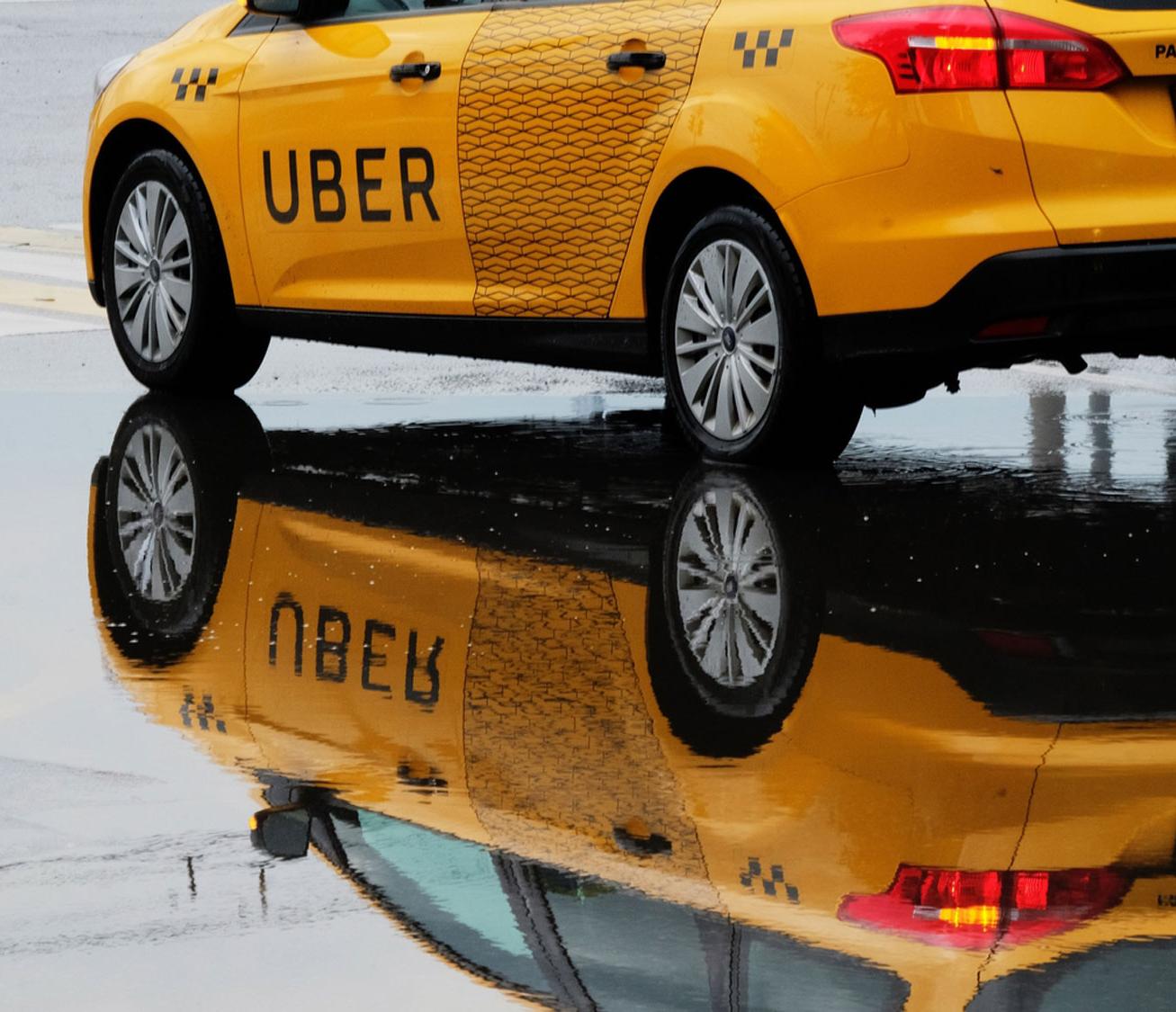 Пассажирку Uber в Новосибирске возмутил смотревший футбол таксист