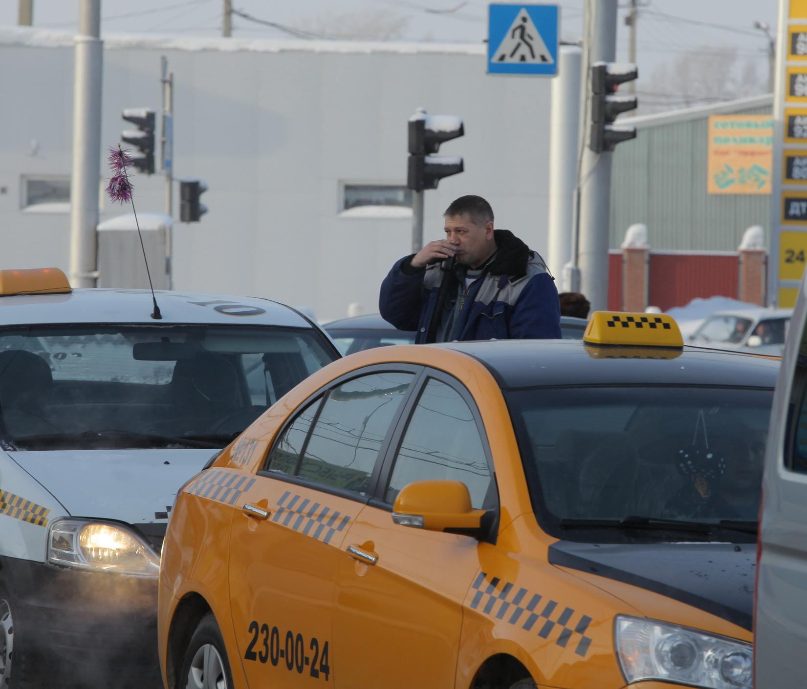 В «Яндекс Go» назвали лучшее время для вызова такси в новогоднюю ночь