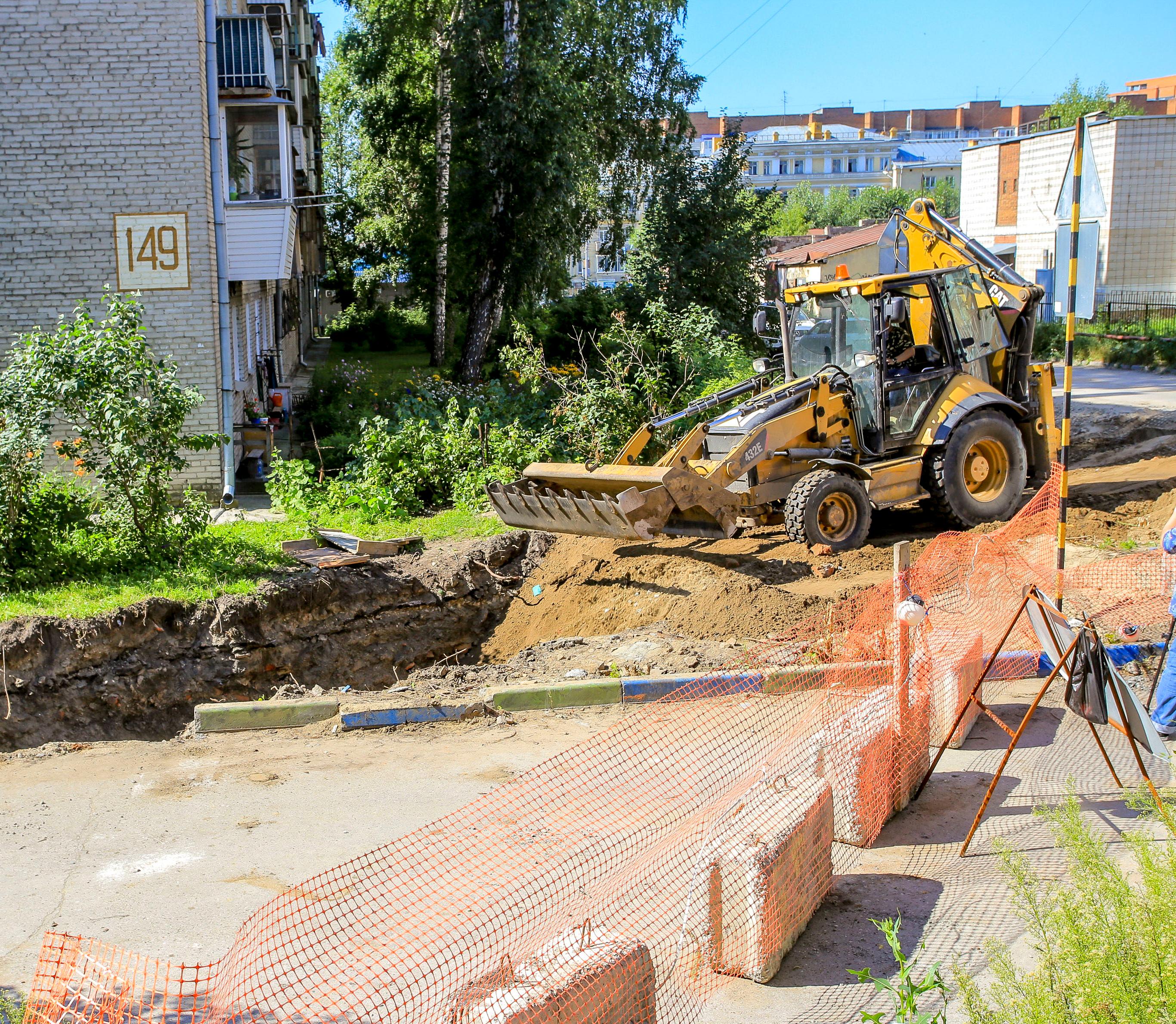 Для укладки труб на Большевистской делают пятиметровые проколы