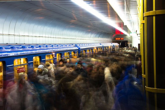 Метро на сутки. Пассажиропоток Новосибирского метрополитена. Поезд метро Новосибирск Речной вокзал. Электричка метро Речной вокзал Новосибирск. Сибирская 2013 год, метро..