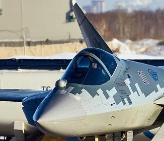 Первый серийный Су-57 приземлился в Новосибирске