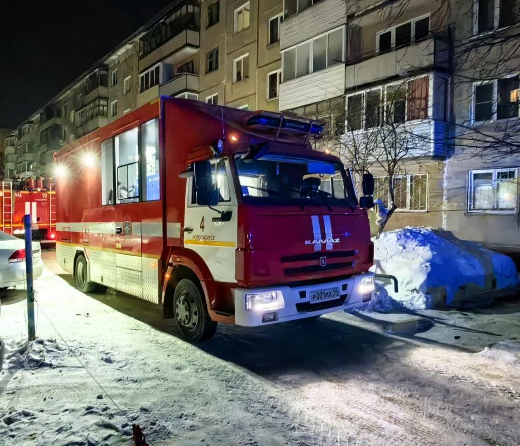 Два человека погибли при пожаре в пятиэтажке на Адриена Лежена