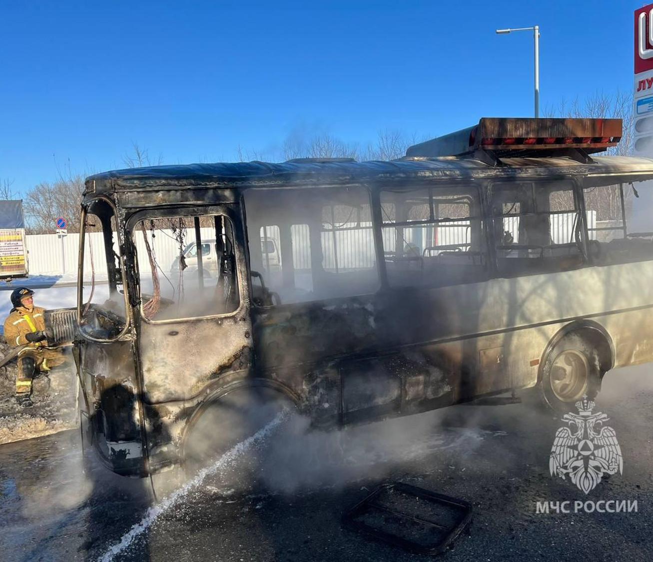 Автобус №189 сгорел на улице Богдана Хмельницкого в Новосибирске