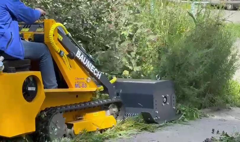 Новую технику для кошения травы испытали в Октябрьском районе