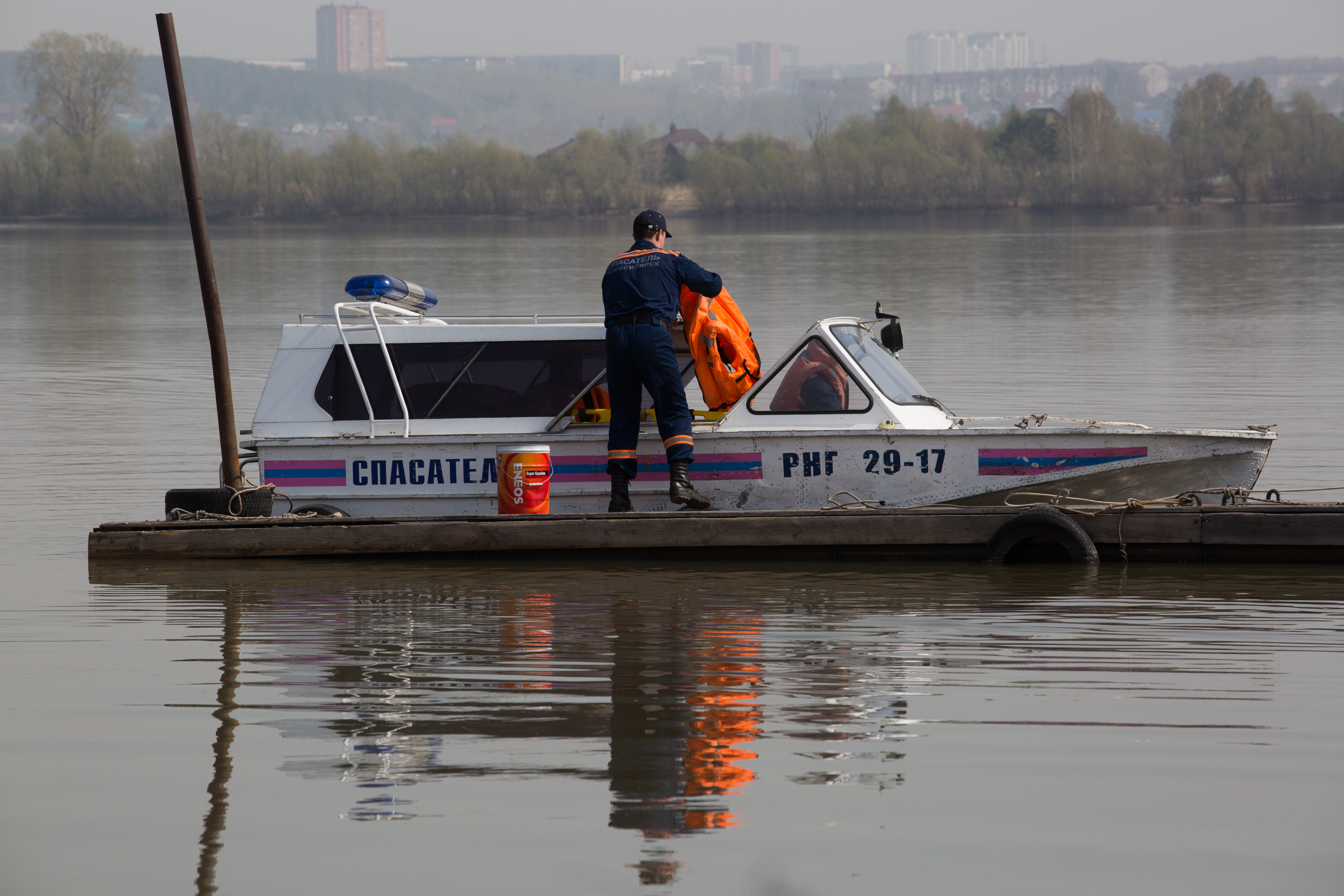 Пятеро подростков оказались ночью на острове Кораблик в Новосибирске