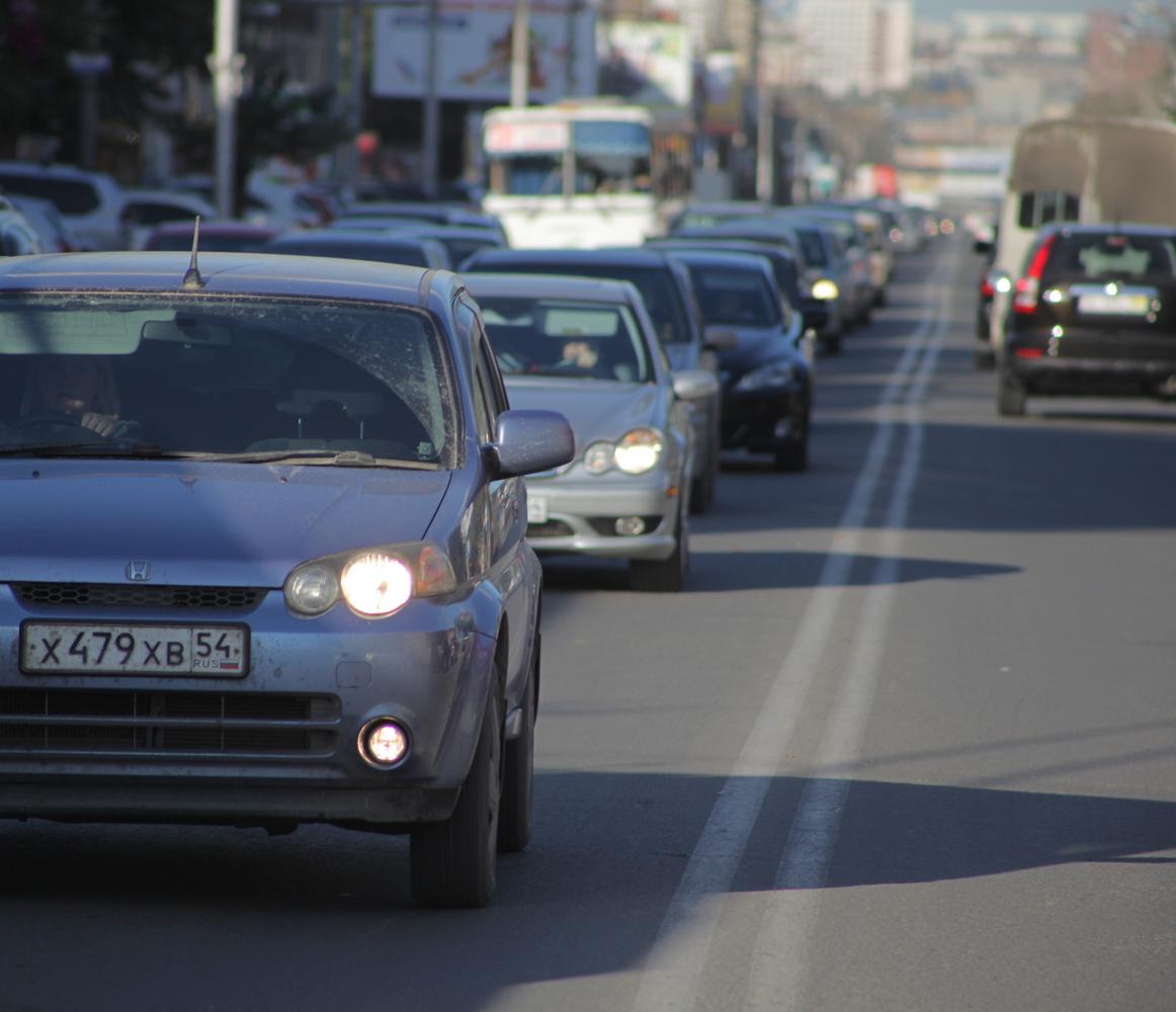 Пробка длиной в 5 км образовалась на восточном выезде из Новосибирска