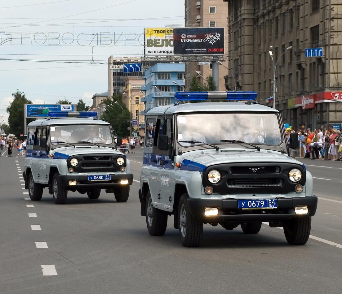 Помаши полицейскому рукой: забавный рэп исполнили новосибирские офицеры