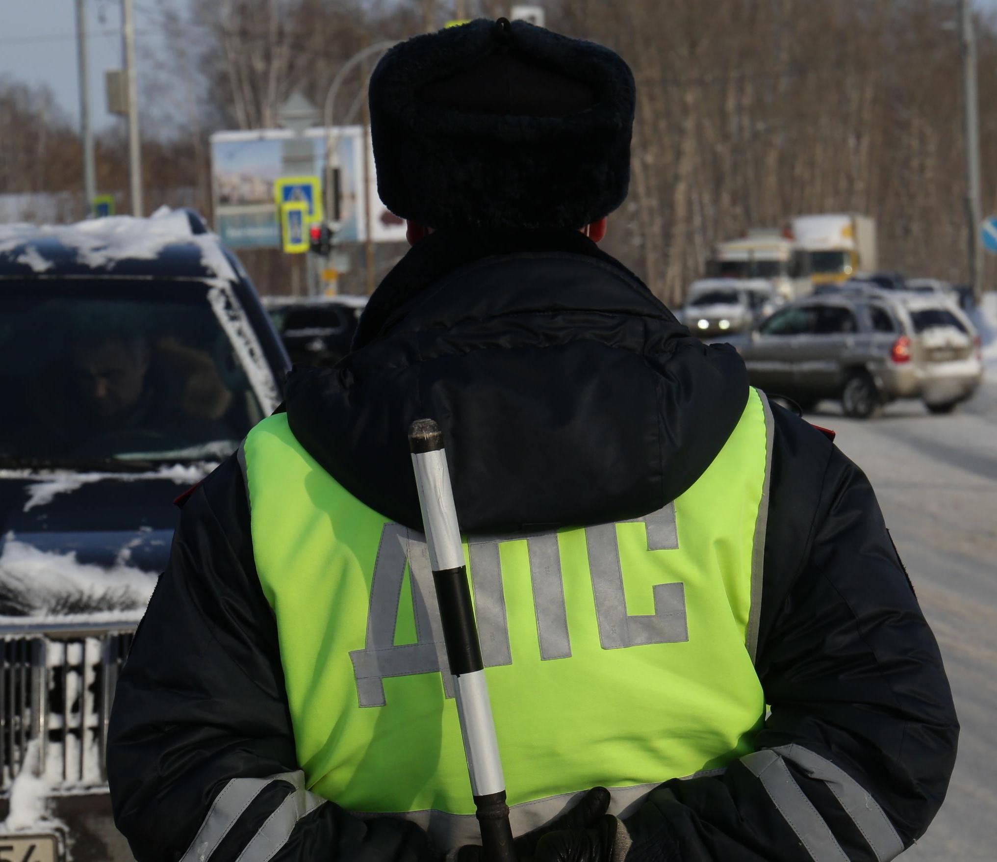 Автобус с 19 детьми-хоккеистами заглох на трассе под Новосибирском