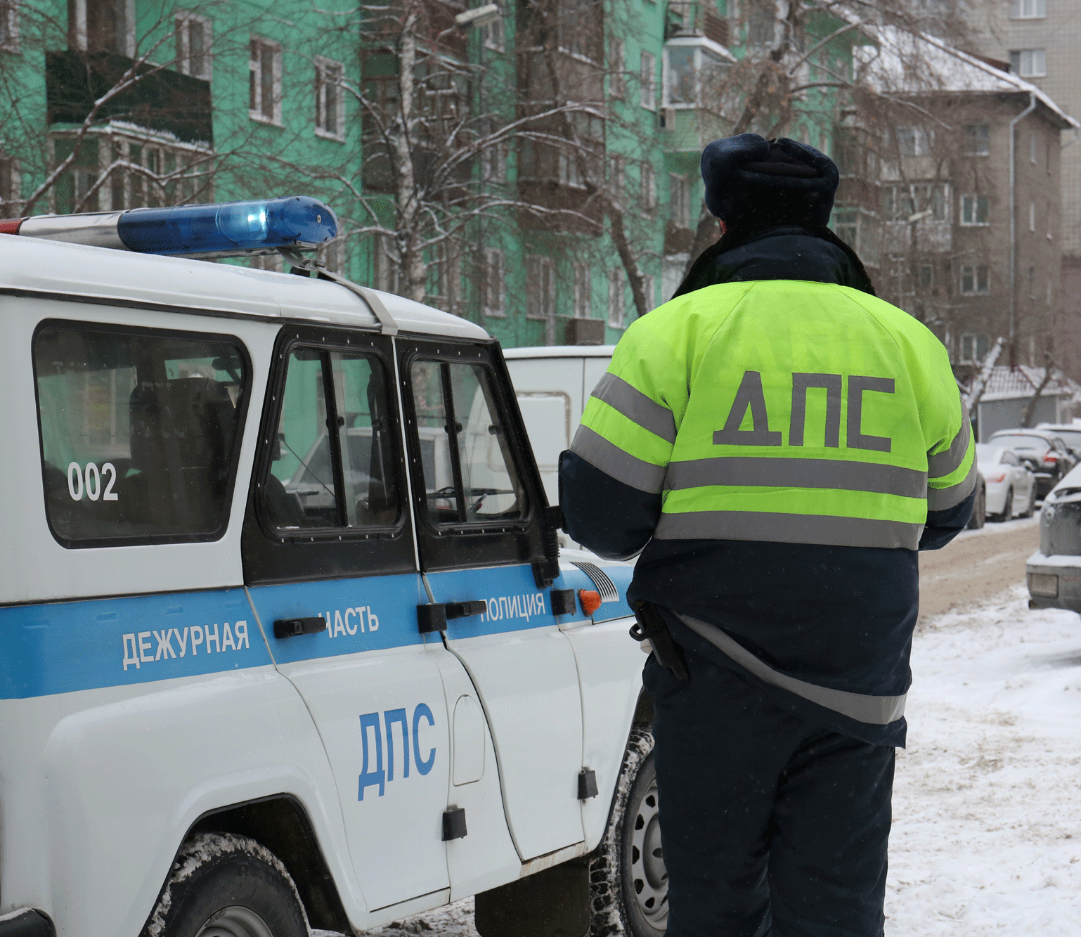 На девяти улицах Новосибирска ограничат парковку по ночам