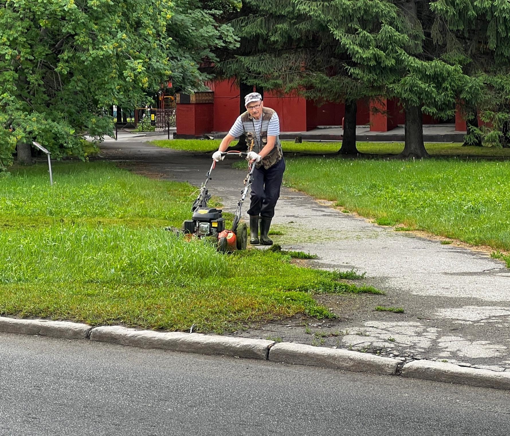 ДЭУ констатируют нехватку рабочих с зарплатой в 50 тысяч рублей