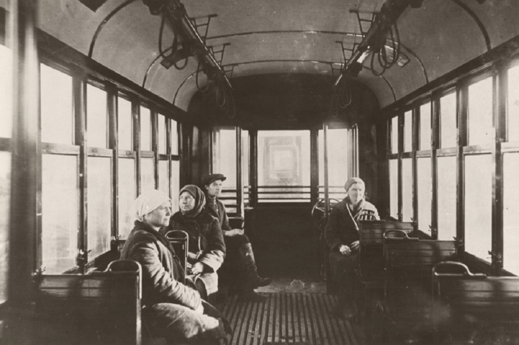 V_tramvae_Novosibirsk_1935.jpg
