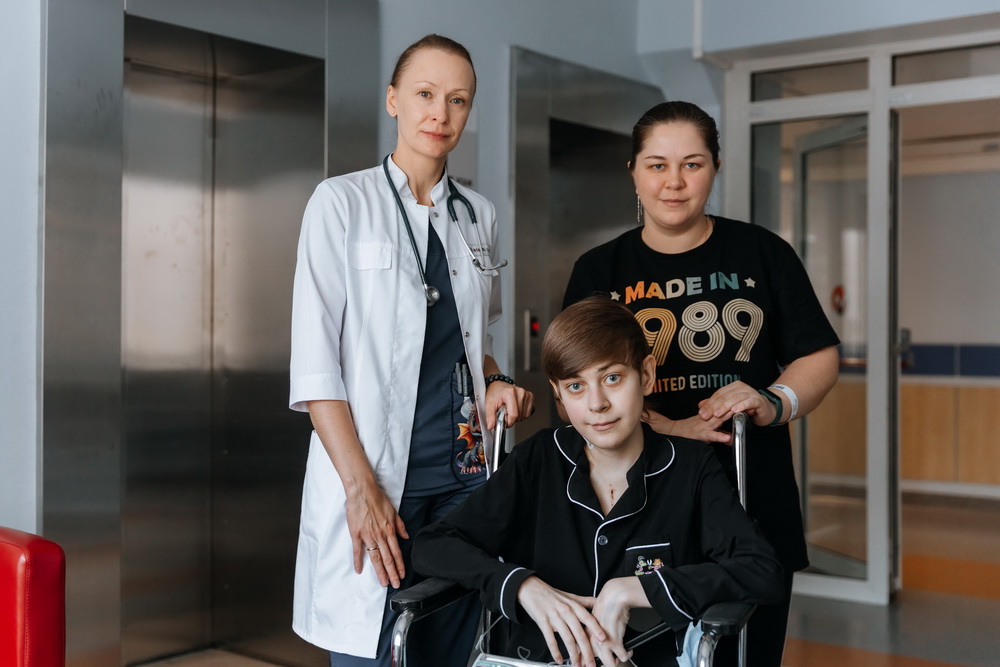 NMITs_im_Meshalkina_Patsient_s_mamoy_i_s_kardiologom_Daryey_Pogrebnitskoy.jpg