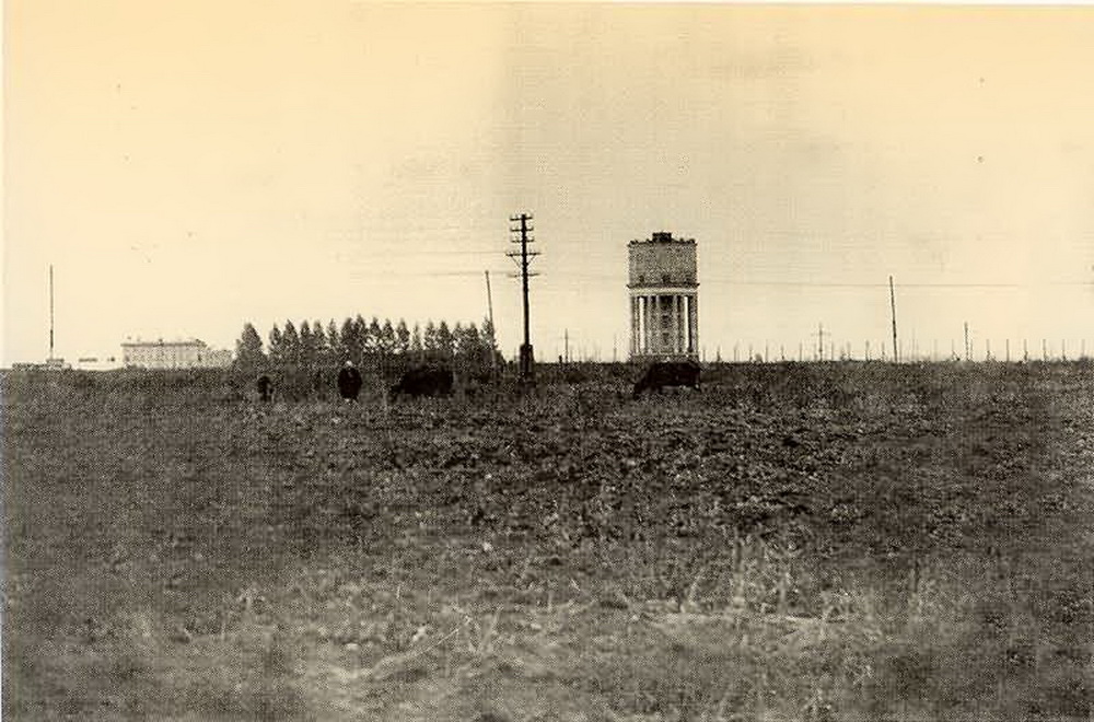 Ватутина 29-1, Башня, одно из первых строений левого берега,(1).jpg
