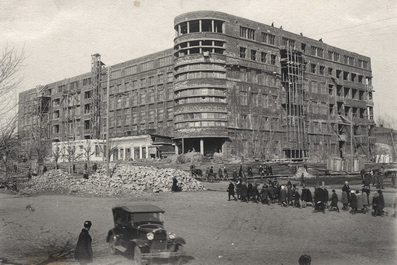 стро-во здания крайисполкома нач 1930-х.jpg