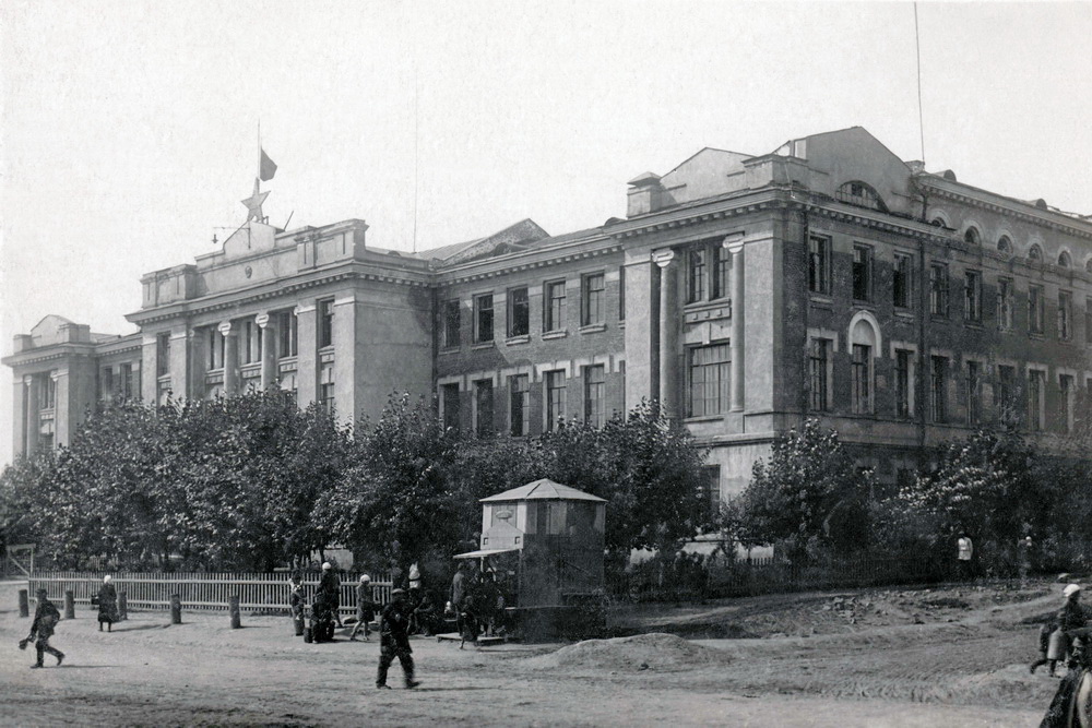Novosibirsk_Dom_Krasnoi_774_Armii__1932.jpg