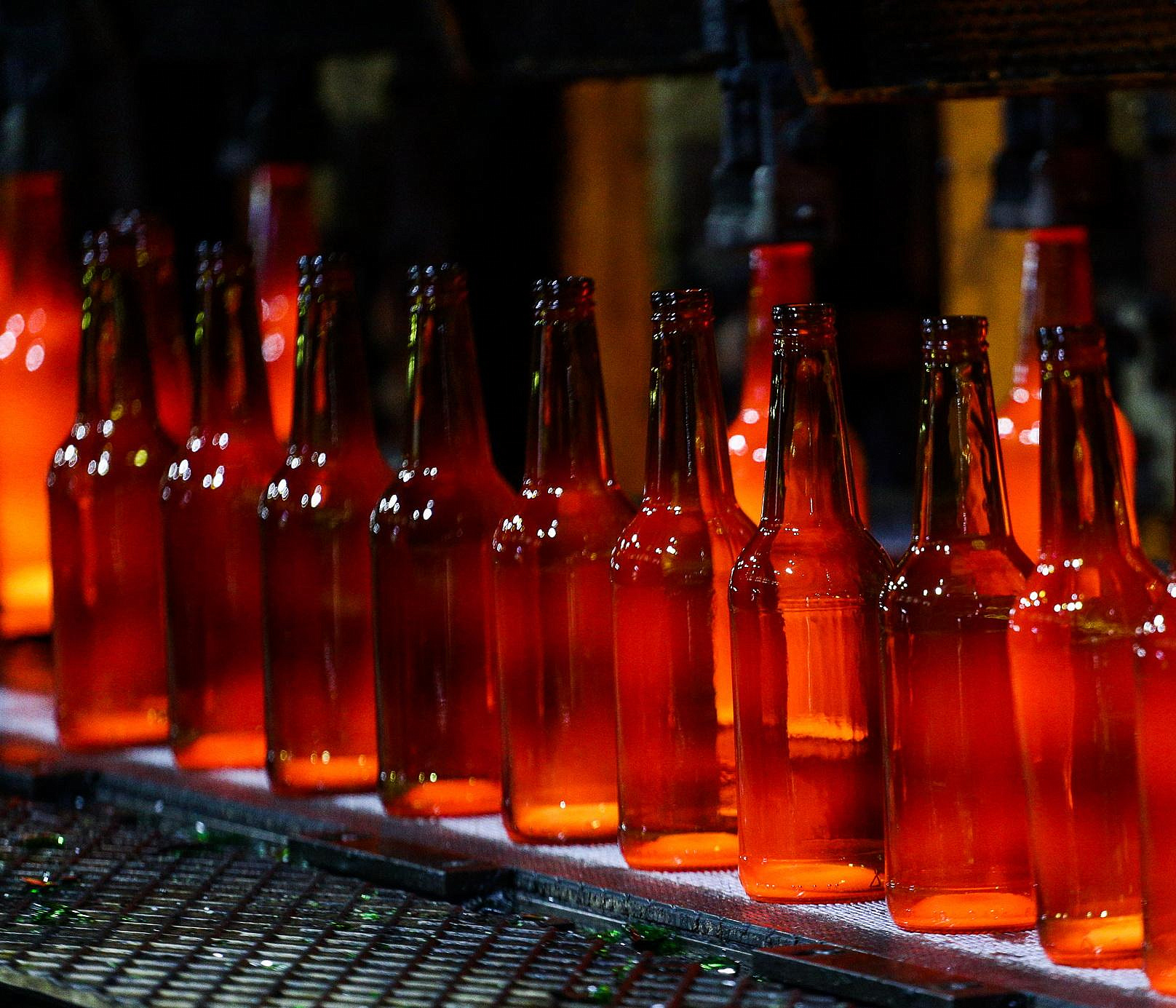 Новосибирский завод по производству бутылок нуждается в стеклобое
