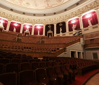 Зачем в новосибирском оперном театре разобрали кресла на ярусах