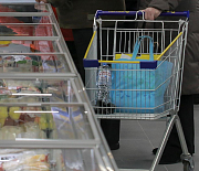 Минимальный набор продуктов обойдется новосибирцу в 7332 рубля