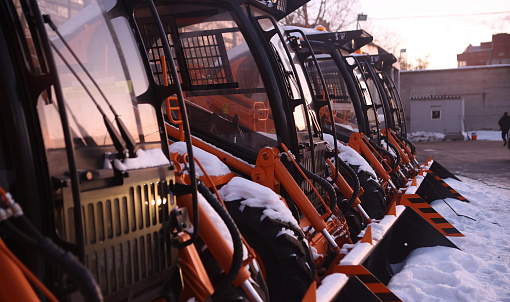 Новосибирск получил 40 новых машин для уборки и обслуживания улиц