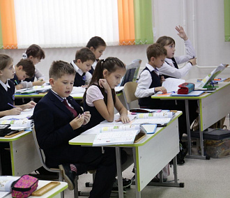110 учителей и 74 новосибирских школьника заболели коронавирусом