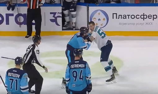 Хоккейная «Сибирь» выложила видео зрелищной драки на матче с «Сочи»