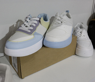 Новосибирский предприниматель отдал 1825 пар поддельных кроссовок на СВО